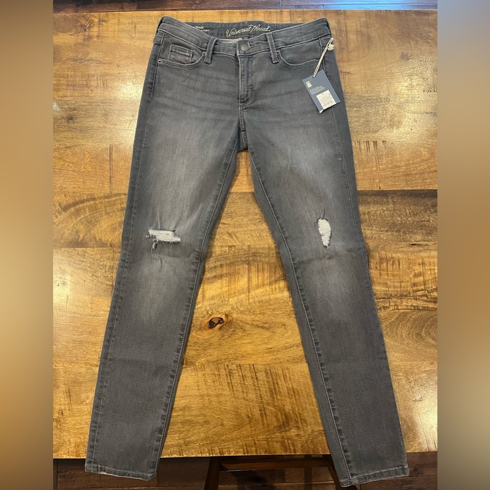 NWT women’s jeans. Size 2. Stylish and comfy.